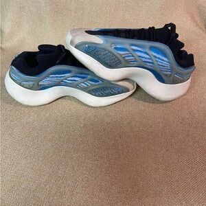 Adidas Yeezy 700 V3 Arzareth Stylish Blue and White Sneakers Size 7